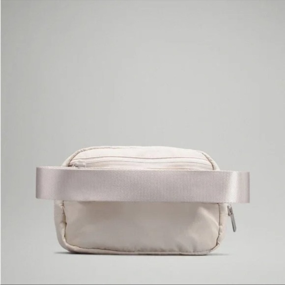 NWT LULULEMON EVERYWHERE BELT BAG WHITE OPAL - Picture 6 of 8